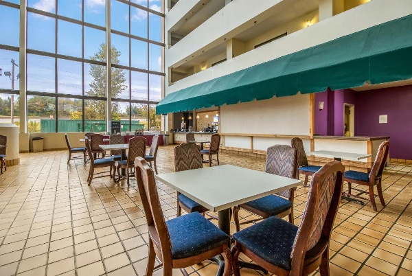 Clarion Hotel Jackson Northwest image 3